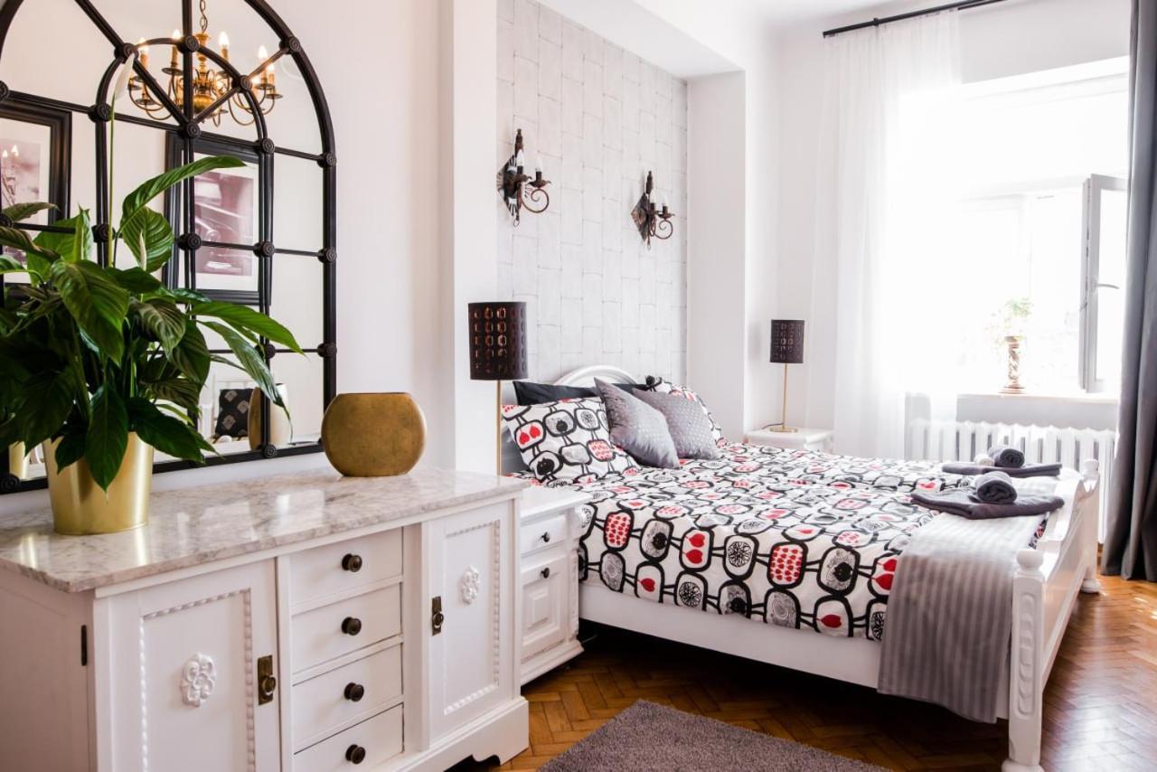 Halby Luxury Rooms Chmielna 73B Warsaw Ngoại thất bức ảnh