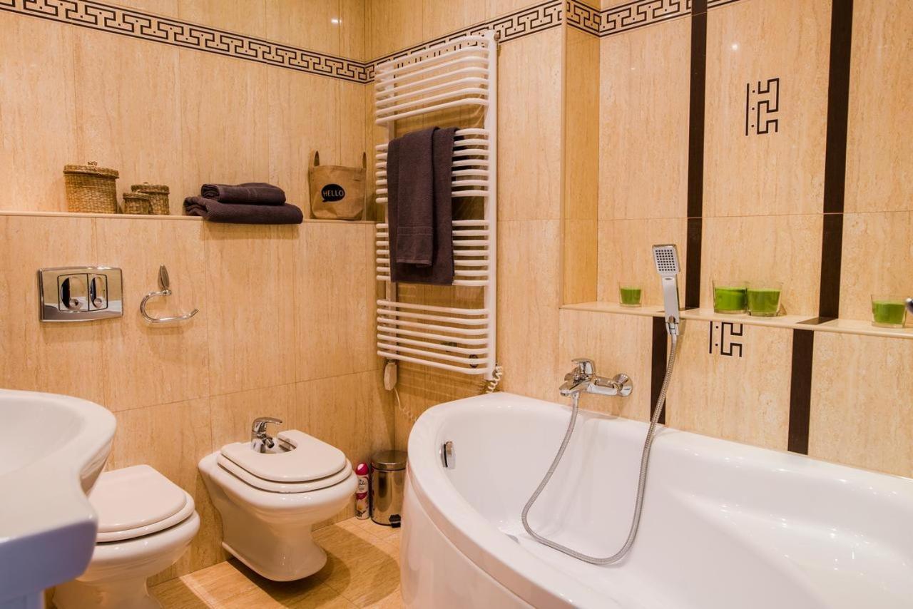 Halby Luxury Rooms Chmielna 73B Warsaw Ngoại thất bức ảnh