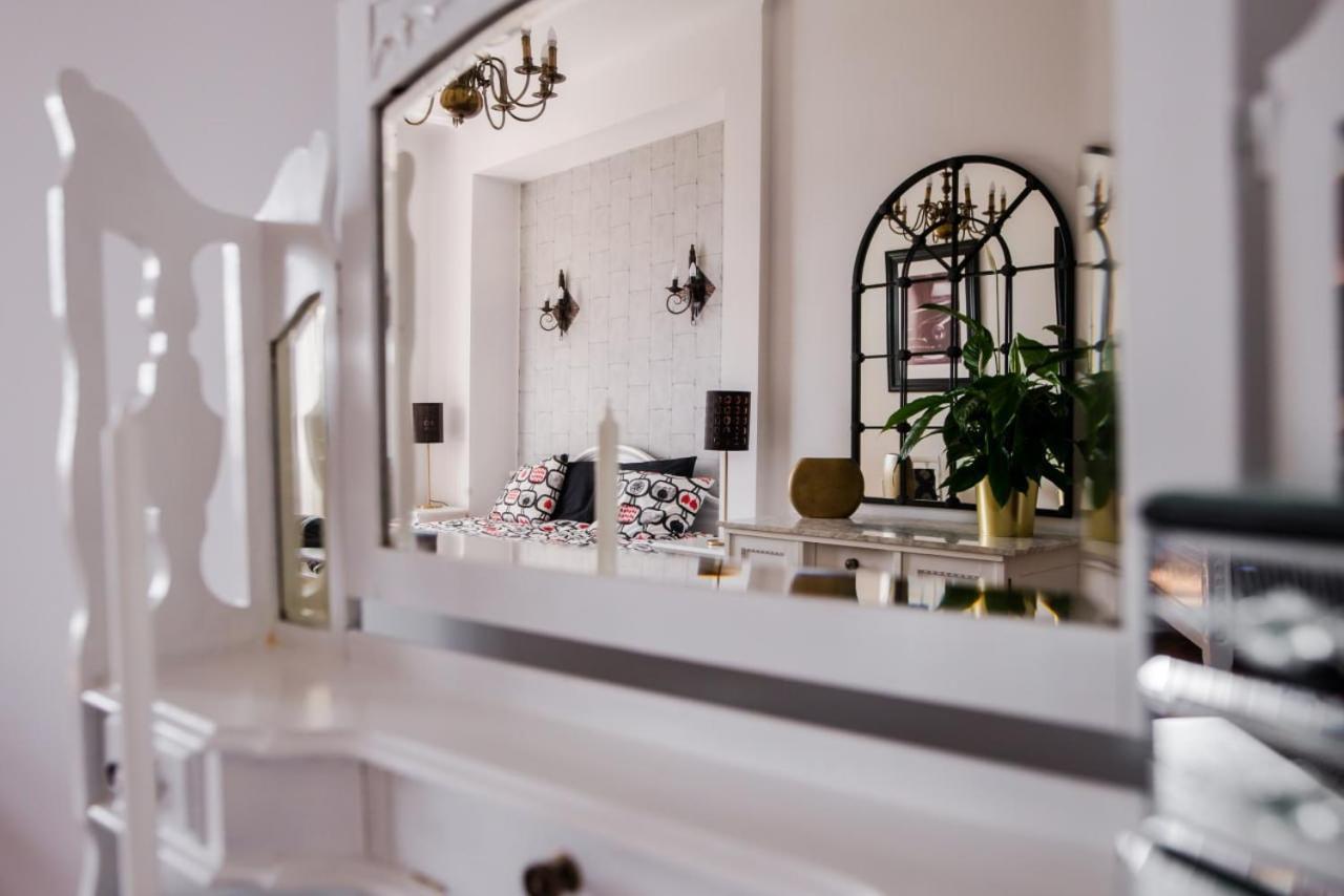Halby Luxury Rooms Chmielna 73B Warsaw Ngoại thất bức ảnh