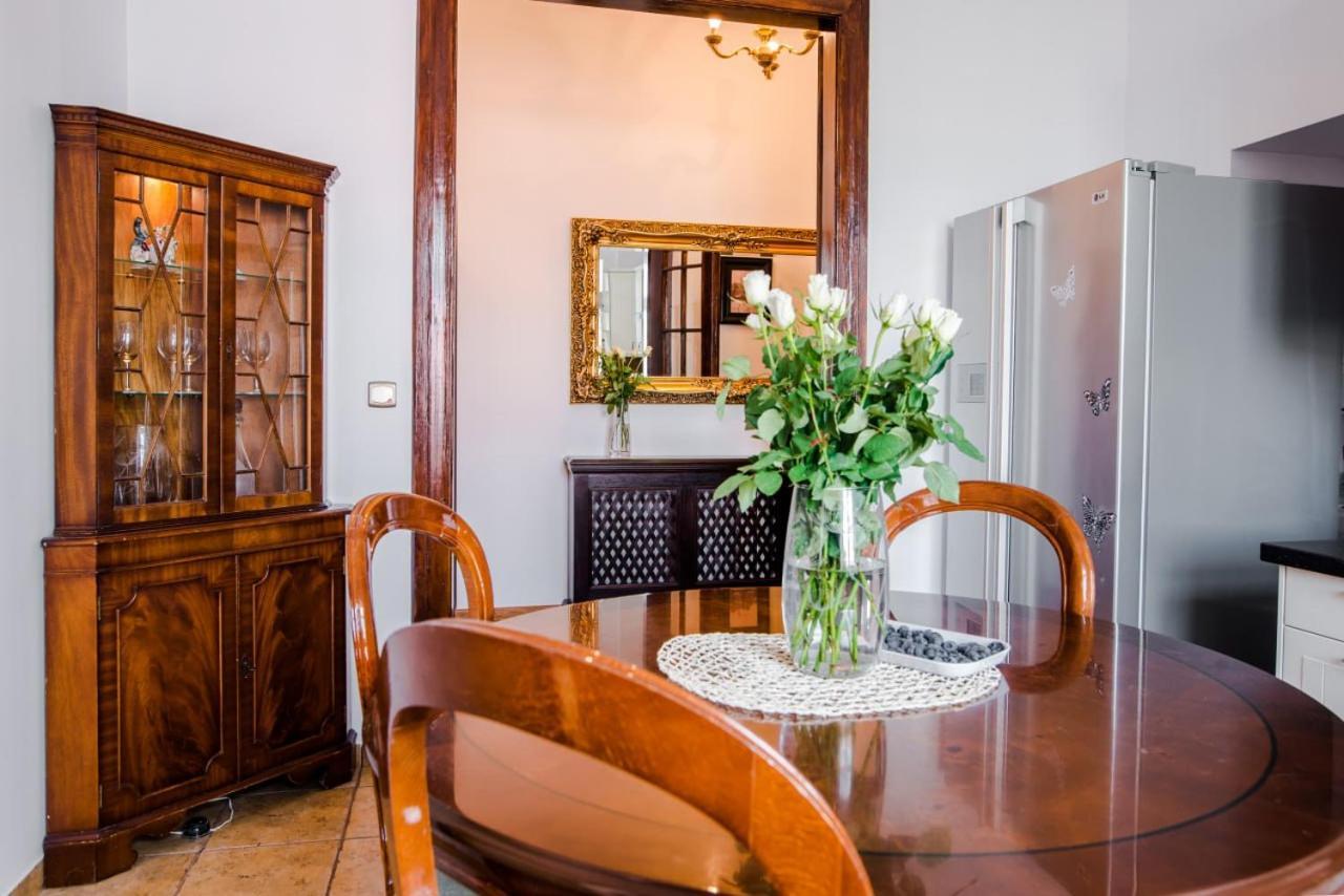 Halby Luxury Rooms Chmielna 73B Warsaw Ngoại thất bức ảnh