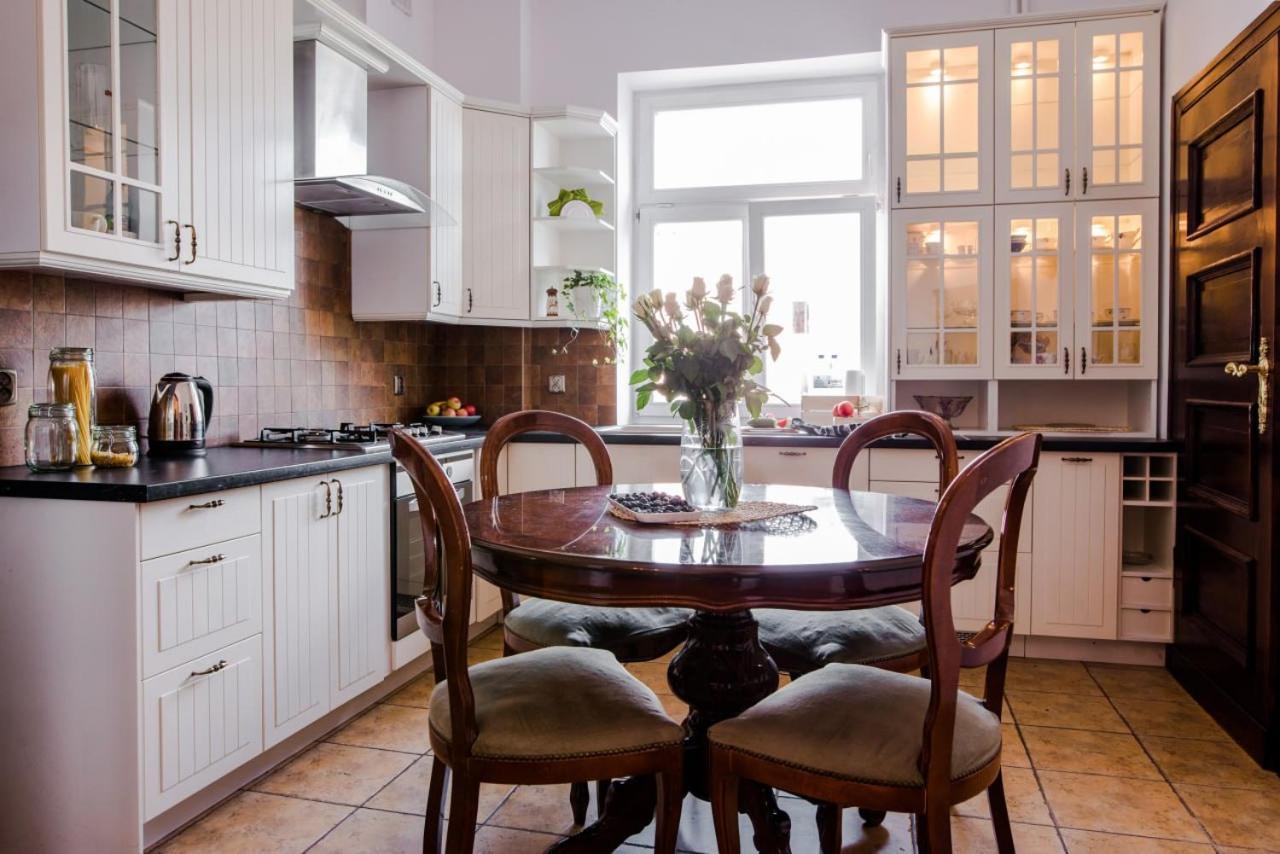 Halby Luxury Rooms Chmielna 73B Warsaw Ngoại thất bức ảnh